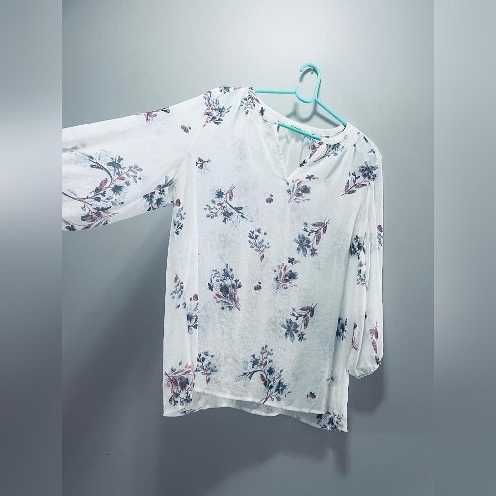Women's long sleeve floral white top size XL